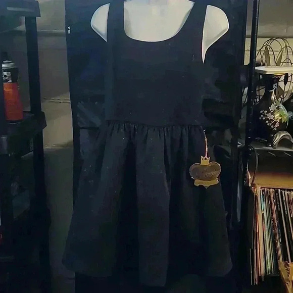 Vera Wang Princess Born to Rule Black dress with surface texture design - Picture 1 of 8